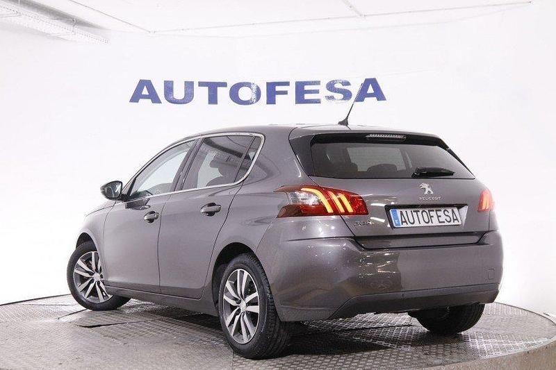 Usado Peugeot 308 Allure 130 CV (95 kW) 2019 Gris titanio