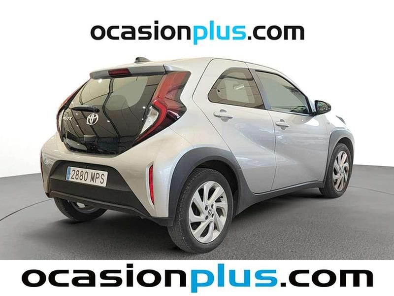 Usado Toyota Aygo Play 72 CV (52 kW) 2024 Gris Utilitario