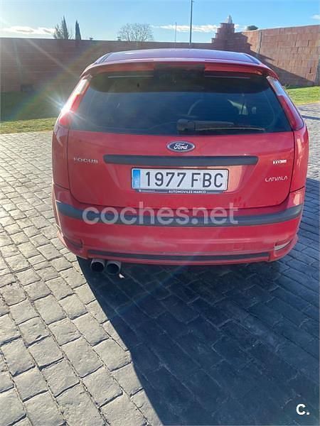 Rojo Usado 2006 Ford Focus Trend Berlina | 2800 € (Precio justo) - Imagen 1/3