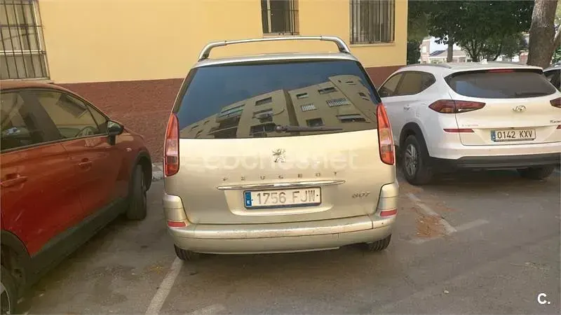 Usado Peugeot 807 109 CV (80 kW) 2006 Beige Monovolumen