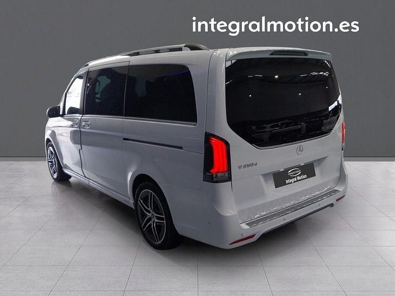 Usado Mercedes V250 Avantgarde 190 CV (139 kW) 2025 Blanco Monovolumen