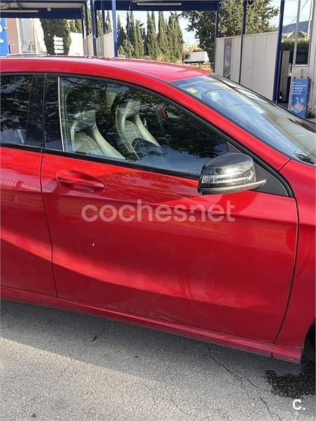 Usado Mercedes A180 Urban 109 CV (80 kW) 2015 Rojo Berlina