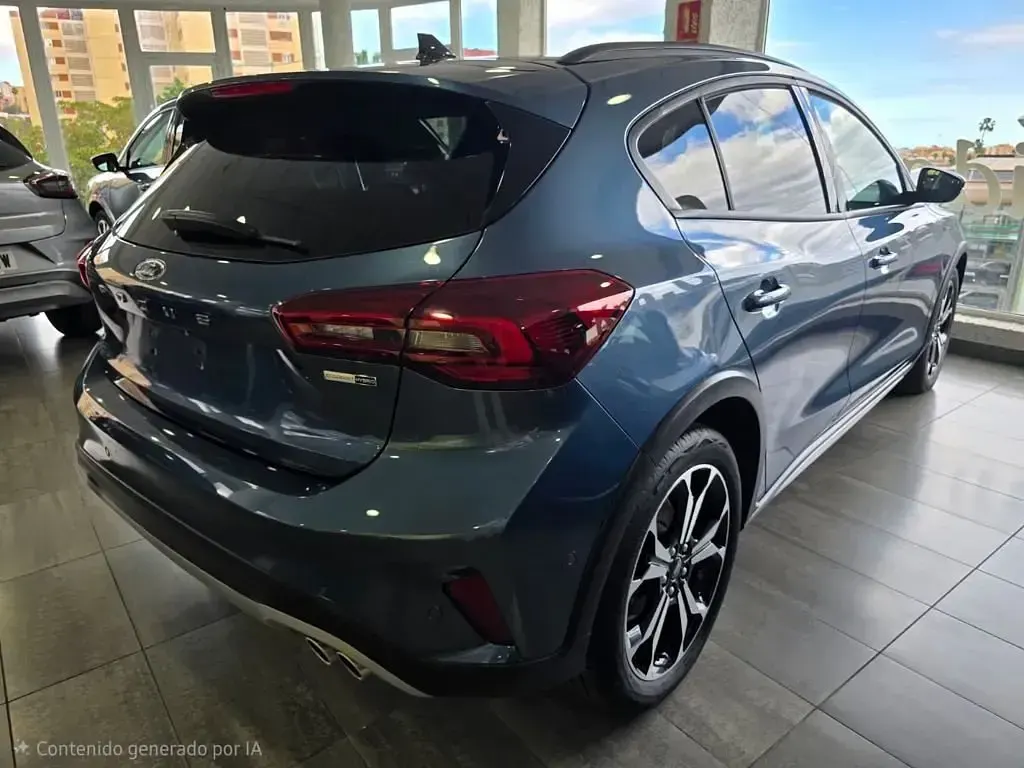 Usado Ford Focus Active X 155 CV (114 kW) 2023 Ázul chrome (metalizado) Berlina