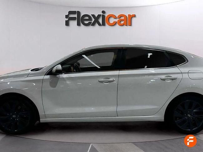 Usado Hyundai i30 120 CV (88 kW) 2019 Blanco