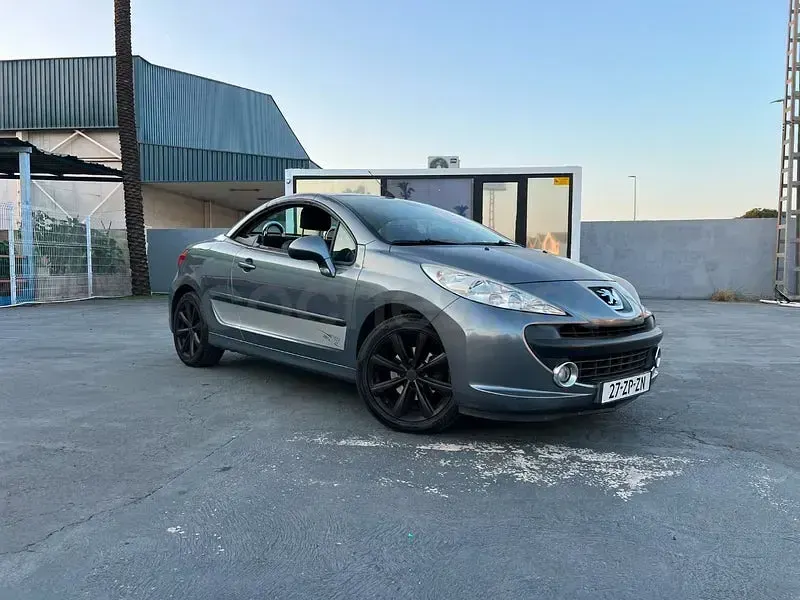 Usado Peugeot 207 CC 120 CV (88 kW) 2008 Gris / plata Descapotable