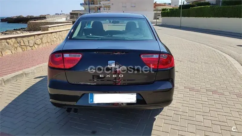 Usado Seat Exeo Reference 120 CV (88 kW) 2011 Negro Berlina