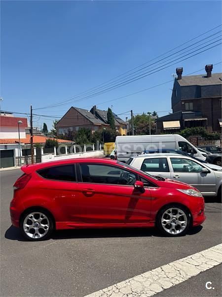 Rojo Usado 2009 Ford Fiesta Titanium Utilitario | 3000 € (Buen precio) - Imagen 1/4