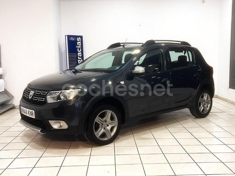 Gris / plata Usado 2018 Dacia Sandero Stepway Berlina | 10.000 € (Precio justo) - Imagen 1/4