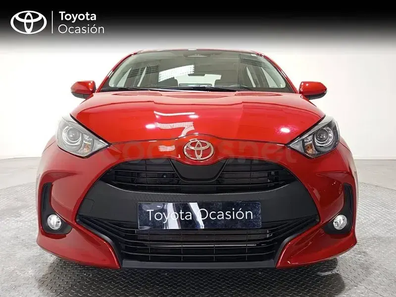 Usado Toyota Yaris Hybrid Active 116 CV (85 kW) 2025 Rojo Berlina
