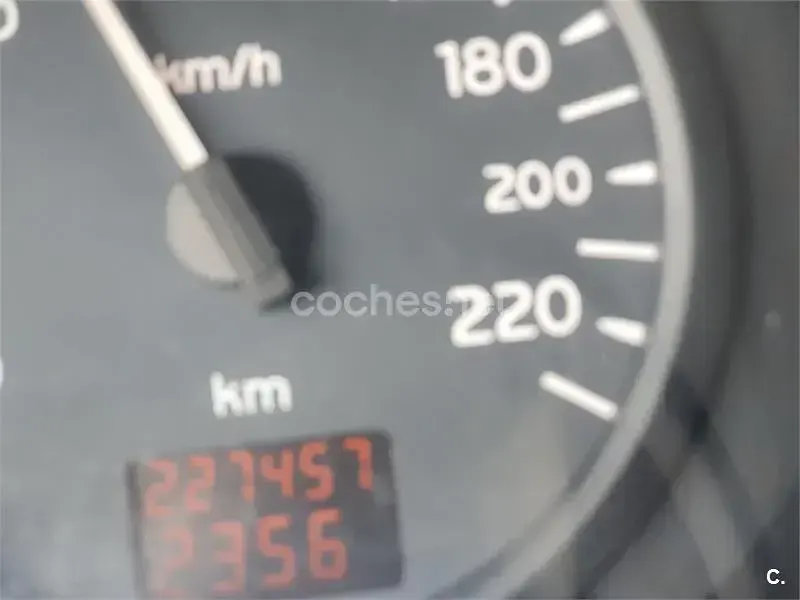 Usado Renault Clio II Authentique 65 CV (47 kW) 2002 Azul Berlina