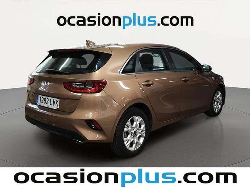 Używany Kia Ceed 120 KM (88 kW) 2021 Brązowy Hatchback