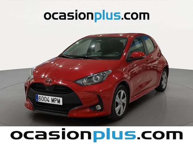 Usado Toyota Yaris Active 116 CV (85 kW) 2024 Rojo Utilitario