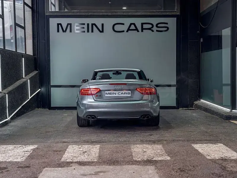 Usado Audi S5 333 CV (244 kW) 2010 Gris / plata Coupe
