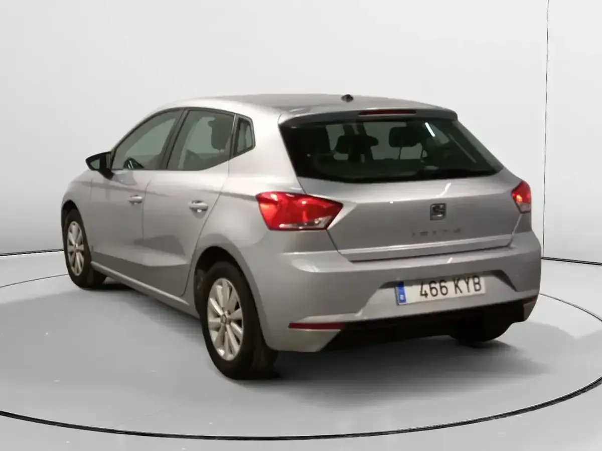 Usado Seat Ibiza Style Plus 115 CV (84 kW) 2019 Gris / plata Utilitario