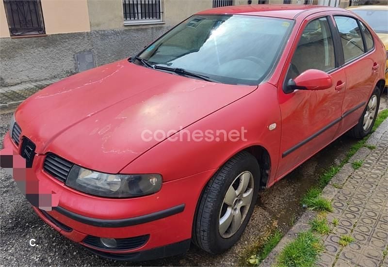 Usado Seat Leon Sport 105 CV (77 kW) 2006 Rojo Utilitario