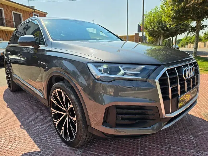 Usado Audi Q7 S-Line 231 CV (169 kW) 2023 Gris / plata SUV