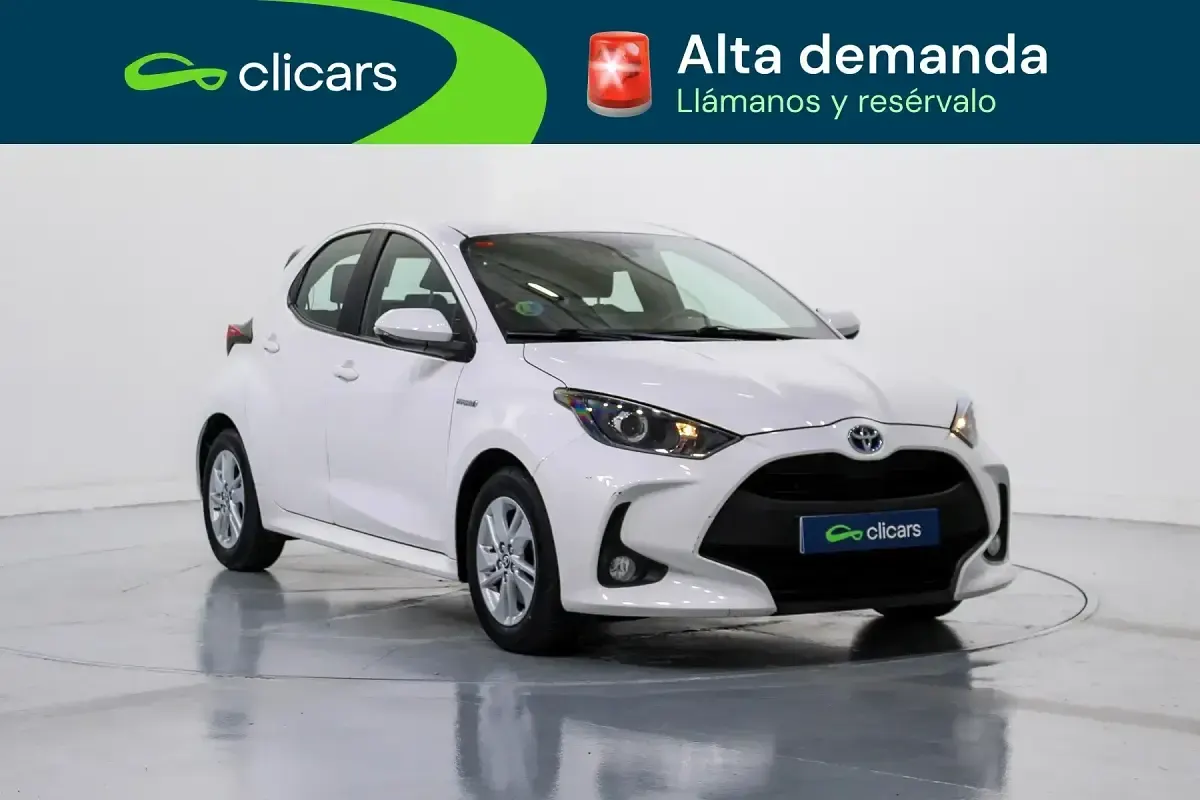 Usado Toyota Yaris Active 75 CV (55 kW) 2021 Blanco Utilitario