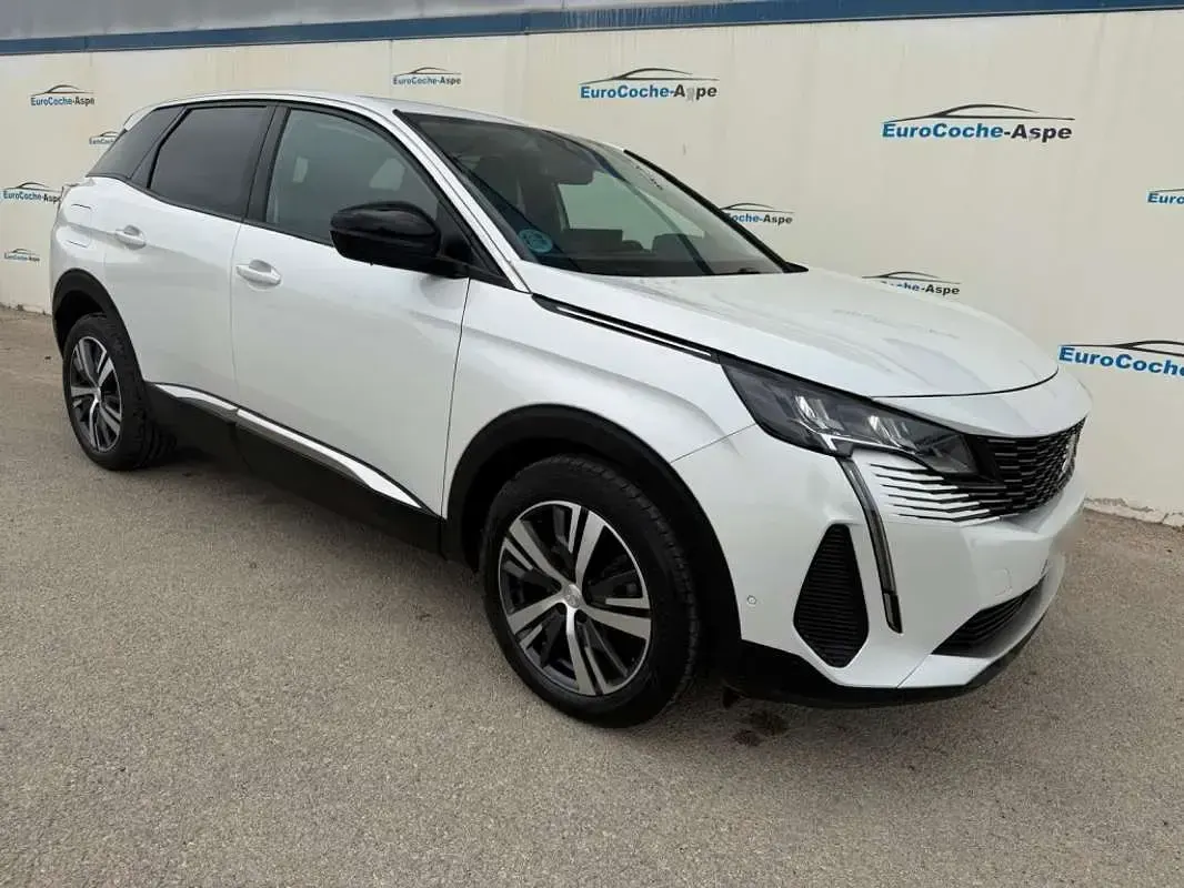 Usado Peugeot 3008 Allure 131 CV (96 kW) 2022 Blanco SUV
