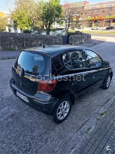 Usado Toyota Yaris Luna 75 CV (55 kW) 2005 Negro Berlina