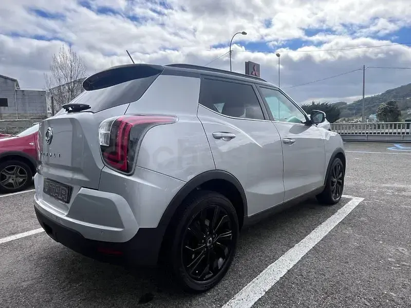 Usado SsangYong Tivoli Limited 136 CV (100 kW) 2020 Gris / plata SUV