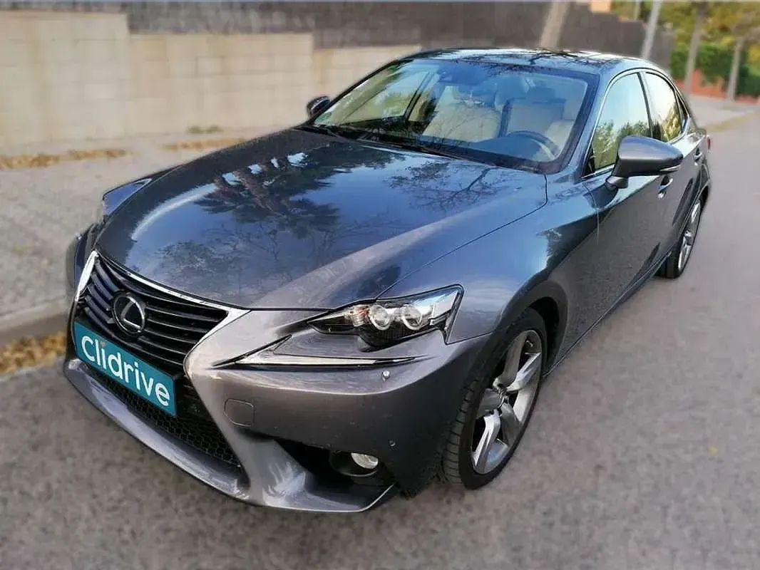 Usado Lexus IS300h Luxury Line 223 CV (164 kW) 2014 Gris Berlina