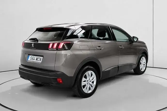 Usado Peugeot 3008 Active 131 CV (96 kW) 2022 Gris SUV