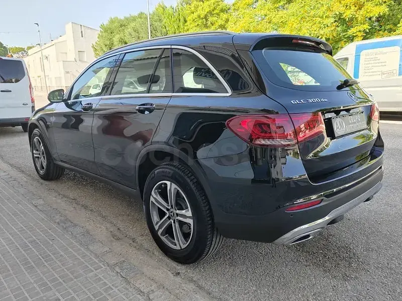 Usado Mercedes GLC300 245 CV (180 kW) 2022 Negro SUV
