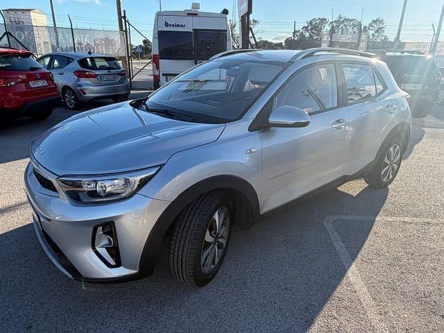 Usado Kia Stonic 100 CV (73 kW) 2022 Gris SUV