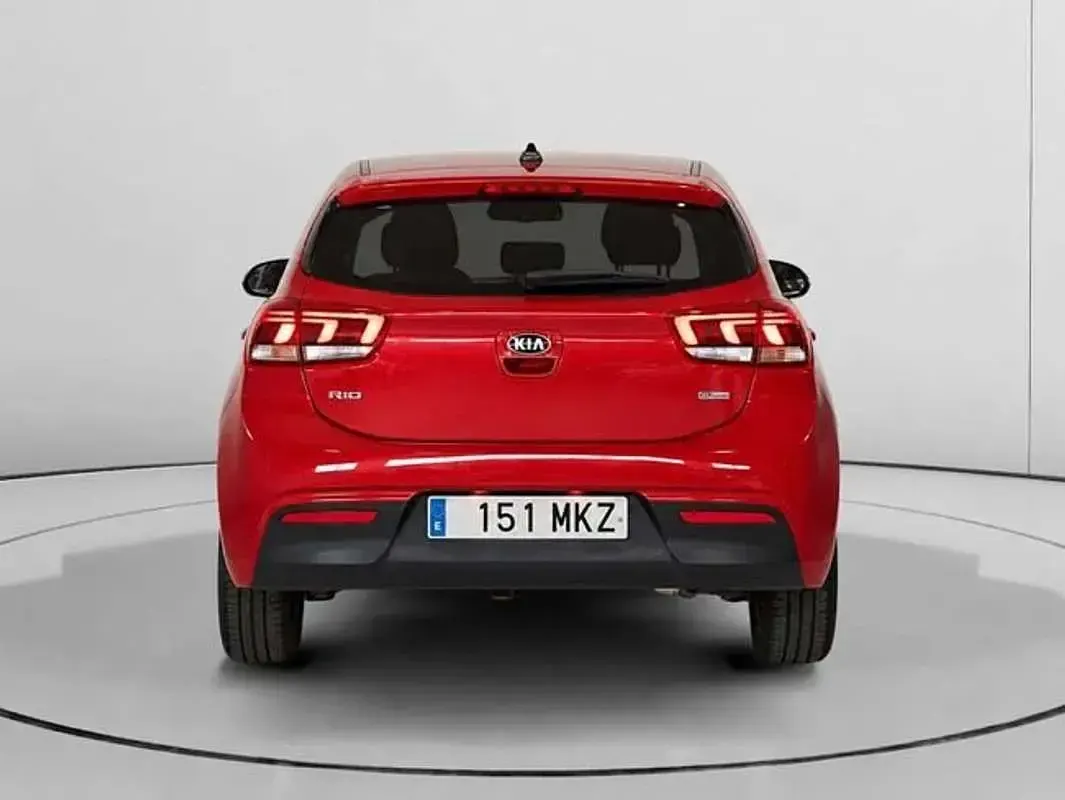 Usado Kia Rio 101 CV (74 kW) 2017 Rojo Utilitario