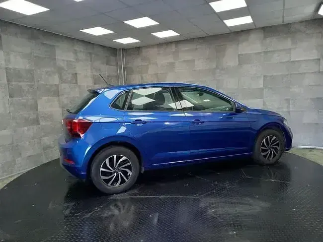 Usado VW Polo Life 95 CV (69 kW) 2022 Azul Utilitario