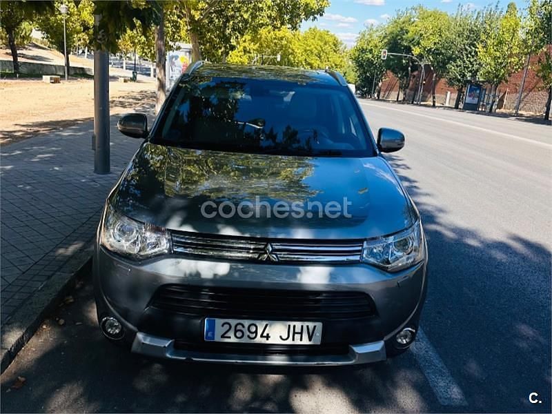 Usado Mitsubishi Outlander P-HEV 203 CV (149 kW) 2015 Gris / plata SUV