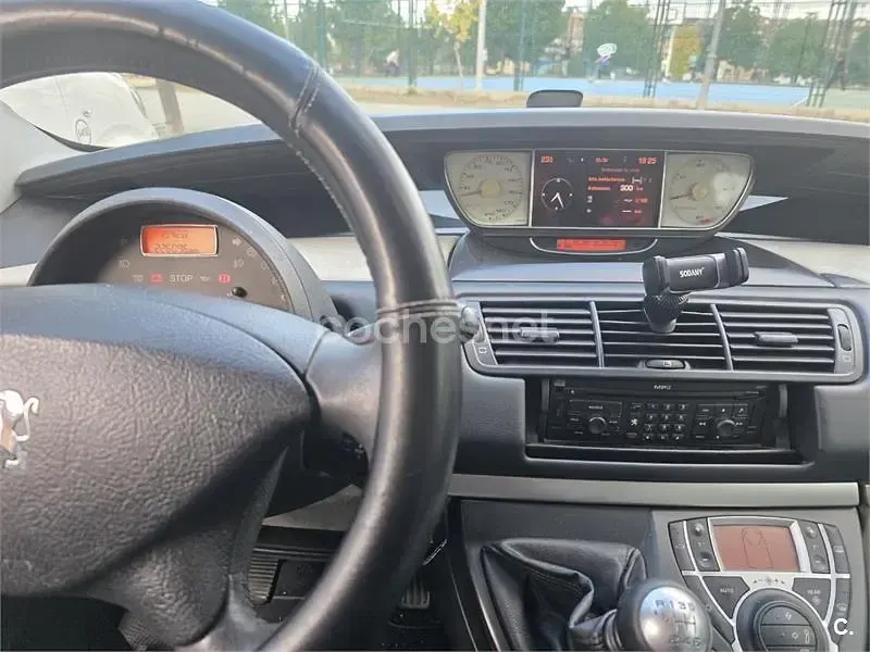 Usado Peugeot 807 170 CV (125 kW) 2007 Gris / plata Monovolumen