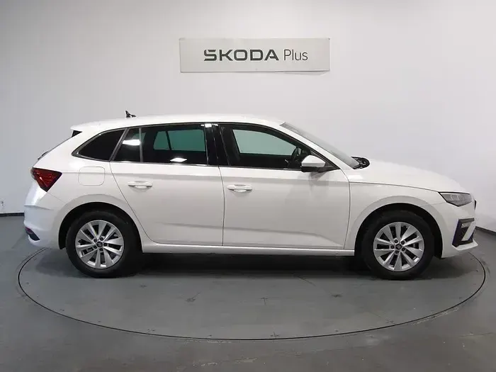 Usado Skoda Scala Selection 115 CV (84 kW) 2025 Blanco Utilitario
