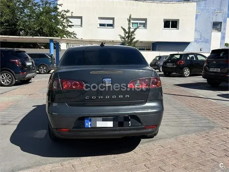 Usado Seat Cordoba 80 CV (58 kW) 2006 Gris / plata Berlina