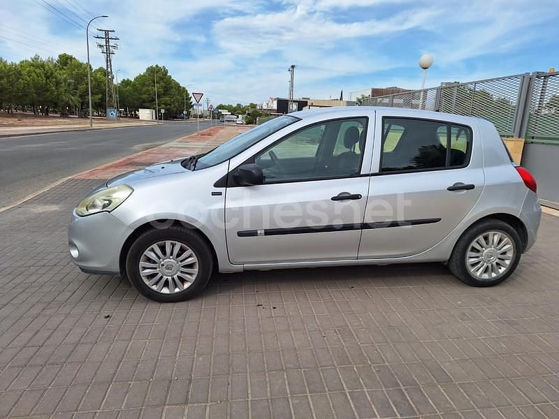 Gris / plata Usado 2012 Renault Clio IV Business Berlina | 3999 € (Super precio) - Imagen 1/4