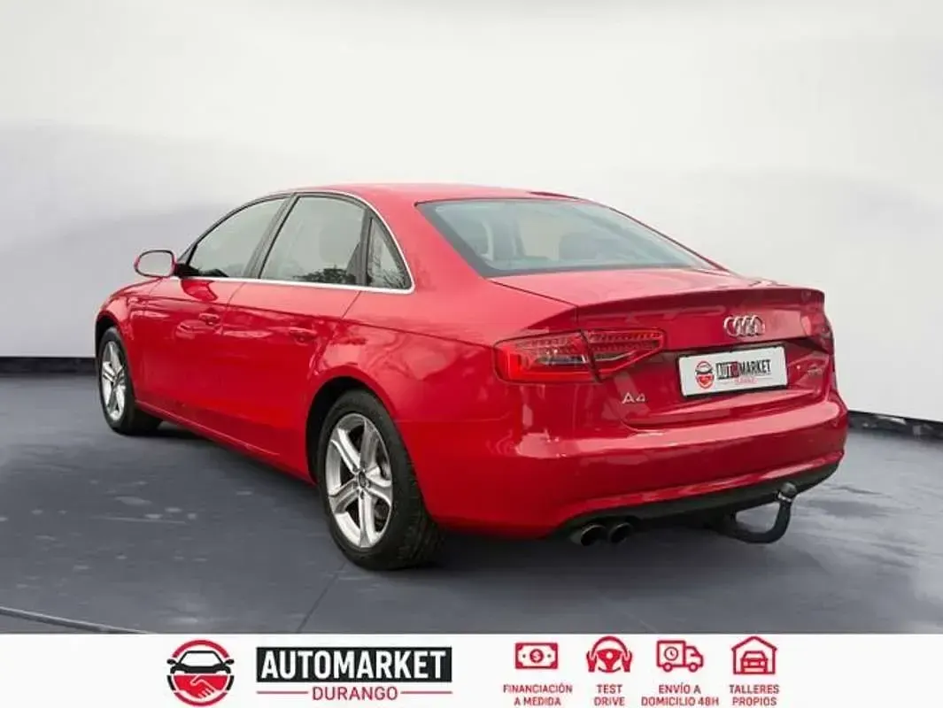 Usado Audi A4 120 CV (88 kW) 2014 Plateado Berlina