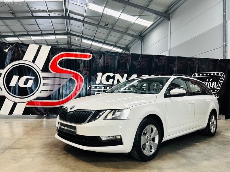 Blanco Usado 2019 Skoda Octavia Ambition Familiar | 11.990 € (Precio justo) - Imagen 1/4