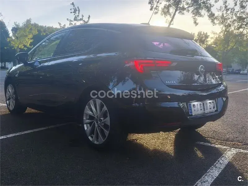 Usado Opel Astra Dynamic 150 CV (110 kW) 2016 Negro Berlina