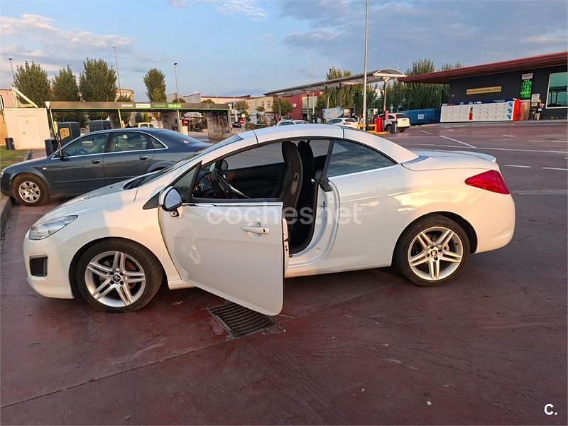 Usado Peugeot 308 CC Active 122 CV (89 kW) 2011 Blanco Descapotable