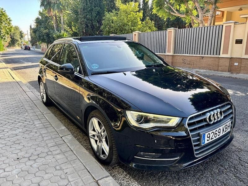 Usado Audi A3 Sportback Ambition 140 CV (102 kW) 2013 Negro Utilitario
