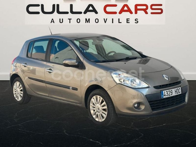 Gris / plata Usado 2011 Renault Clio II Expression Berlina | 6999 € (Un poco caro) - Imagen 1/4