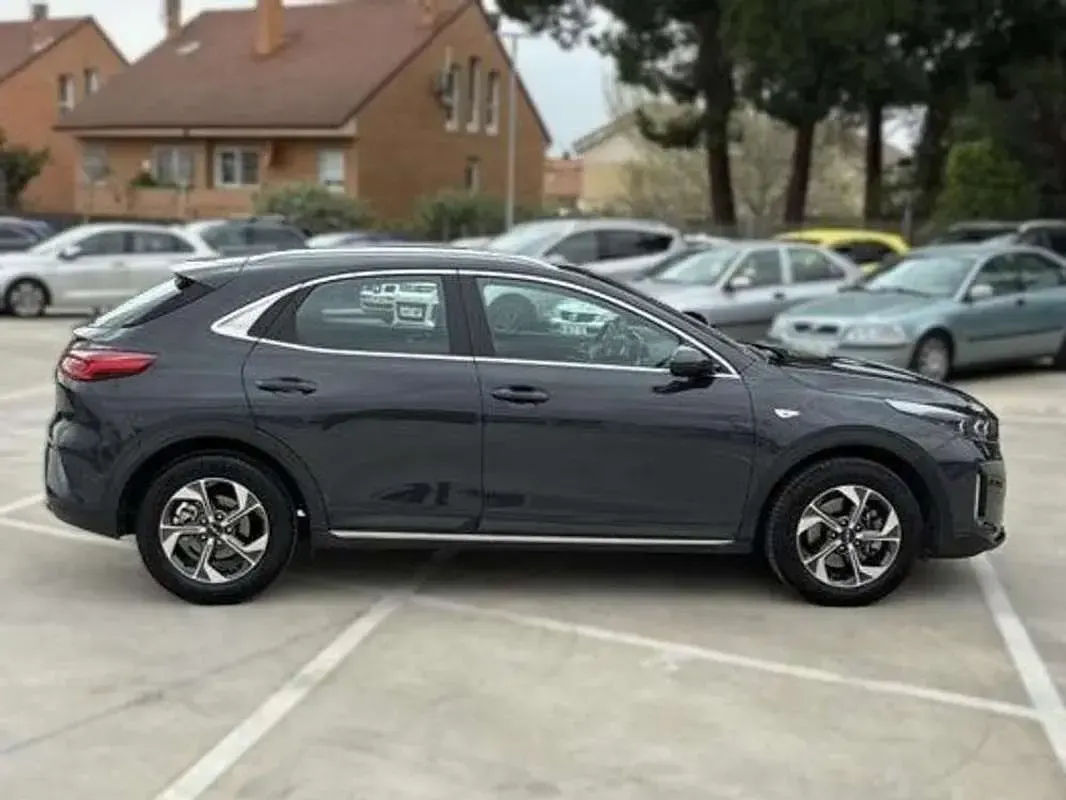 Usado Kia XCeed 101 CV (74 kW) 2024 Gris SUV