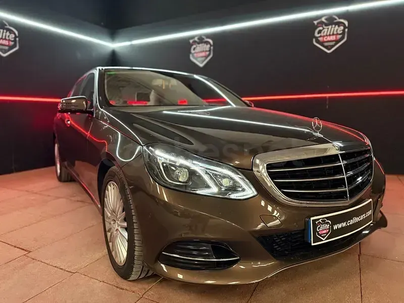 Usado Mercedes E250 Elegance 211 CV (155 kW) 2015 Marrón Berlina