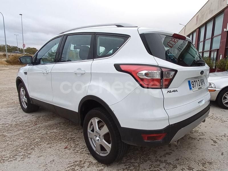 Usado Ford Kuga Trend 150 CV (110 kW) 2018 Gris / plata SUV