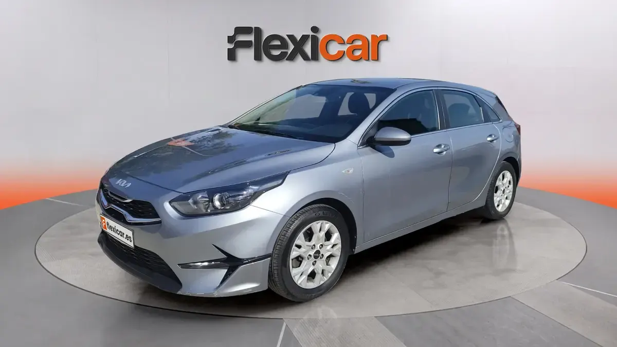 Usado Kia Ceed 136 CV (100 kW) 2023 Gris Utilitario