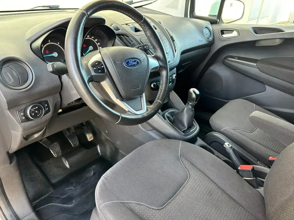 Usado Ford Transit Courier Trend 95 CV (69 kW) 2017 Blanco Van
