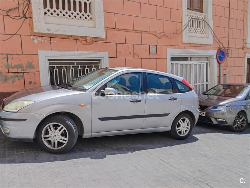 Gris / plata Usado 2004 Ford Focus Trend Berlina | 2800 € (Precio justo) - Imagen 1/3