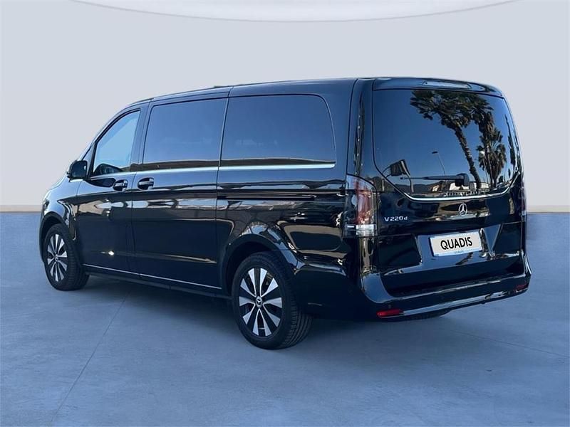 Usado Mercedes V220 Avantgarde 163 CV (119 kW) 2025 Negro obsidiana Monovolumen