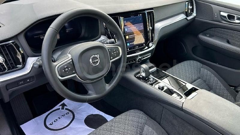 Käytetty Volvo V60 Core 350 HP (257 kW) 2025 Musta Farmari