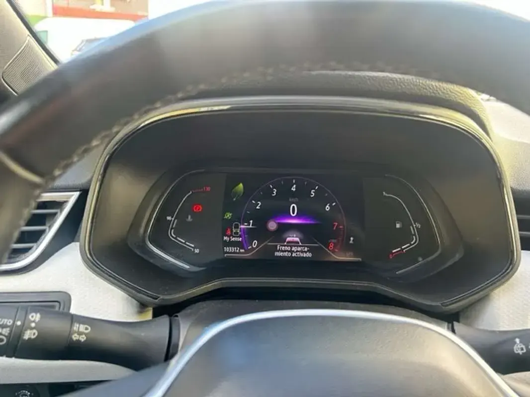 Usado Renault Clio V Techno 101 CV (74 kW) 2023 Rojo Utilitario